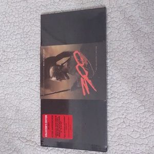 300 collector's edition hardbound book & 3 tracks from the movie